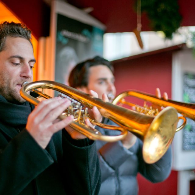 tvb-hallein-dürrnberg-erleben-advent-bayrhamerplatz-adventmarkt-trompeten